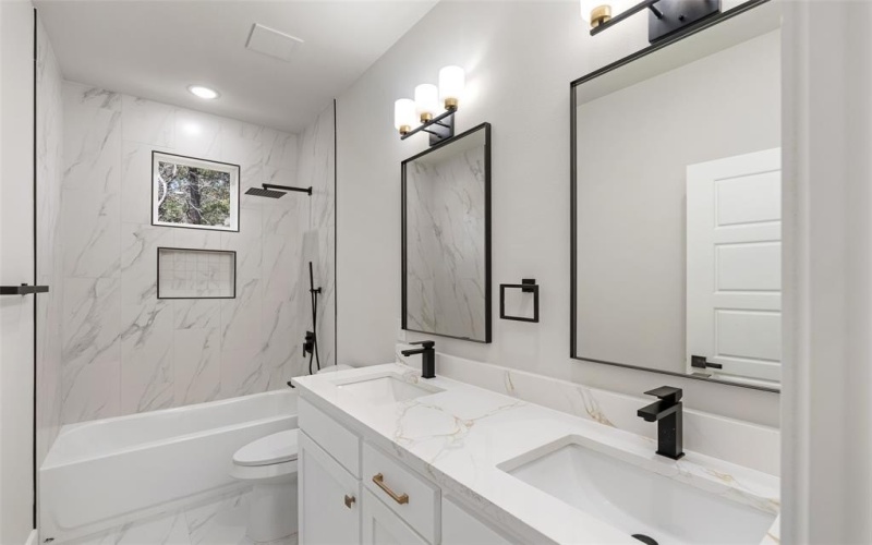 5601 San Jacinto Drive, Granbury, TX 76048, 3 Bedrooms Bedrooms, ,2 BathroomsBathrooms,Residential,For Sale,5601 San Jacinto Drive,20945789