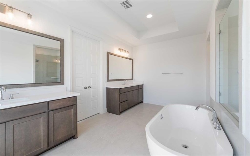 10453 Gray Hills Drive, Fort Worth, TX 76126, 4 Bedrooms Bedrooms, ,3 BathroomsBathrooms,Residential,For Sale,10453 Gray Hills Drive,20945437
