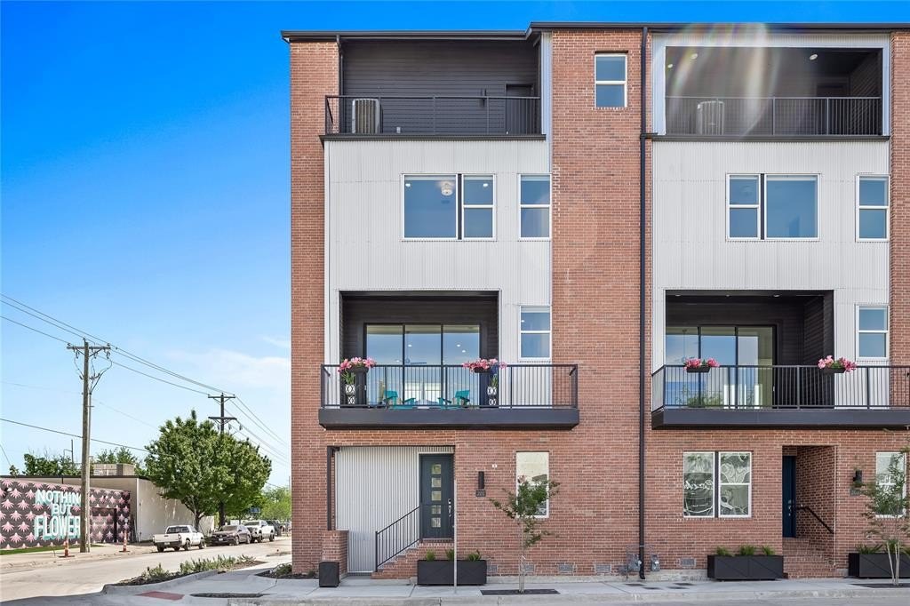 201 Carroll Street, Fort Worth, TX 76107, 3 Bedrooms Bedrooms, ,3 BathroomsBathrooms,Residential,For Sale,201 Carroll Street,20945511