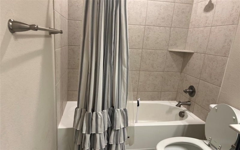 1402 Warringwood Drive, Greenville, TX 75402, 3 Habitaciones Habitaciones , ,2 BañosBaños,Residential Lease,En Alquiler,1402 Warringwood Drive,20945654