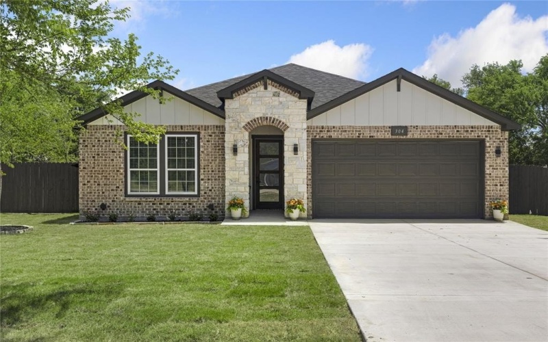 304 Pearl Harbor Street, Tool, TX 75143, 4 Bedrooms Bedrooms, ,2 BathroomsBathrooms,Residential,For Sale,304 Pearl Harbor Street,20946980