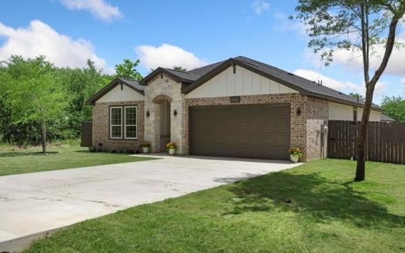304 Pearl Harbor Street, Tool, TX 75143, 4 Bedrooms Bedrooms, ,2 BathroomsBathrooms,Residential,For Sale,304 Pearl Harbor Street,20946980