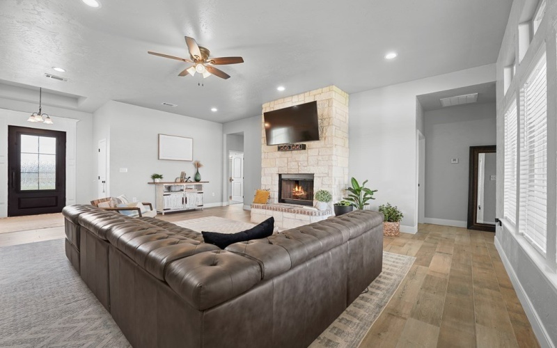 2206 S County Rd 1054, Midland, TX 79706, 4 Bedrooms Bedrooms, ,3 BathroomsBathrooms,Residential,For Sale,2206 S County Rd 1054,50082405