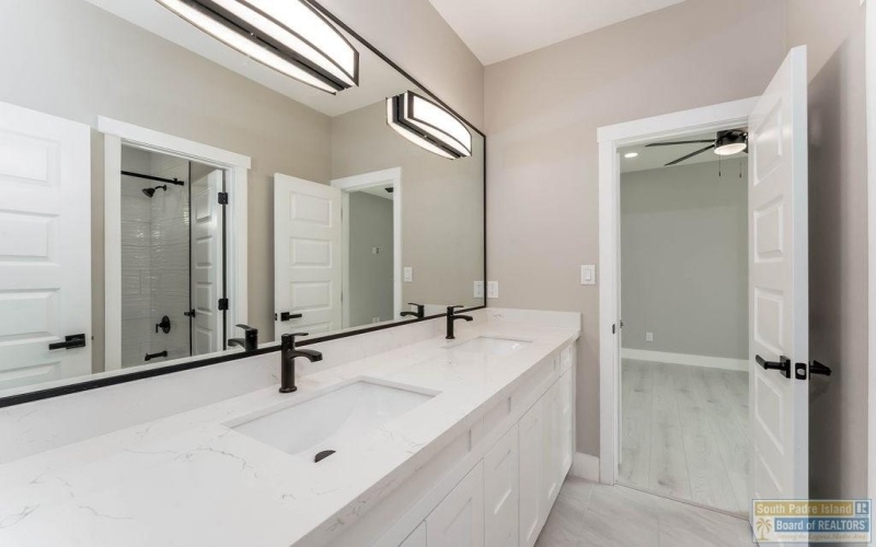 128A Saturn Lane #A, South Padre Island, TX 78597, 6 Habitaciones Habitaciones , ,6 BañosBaños,Residential,En Venta,128A Saturn Lane,103808