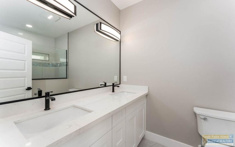 128A Saturn Lane #A, South Padre Island, TX 78597, 6 Habitaciones Habitaciones , ,6 BañosBaños,Residential,En Venta,128A Saturn Lane,103808