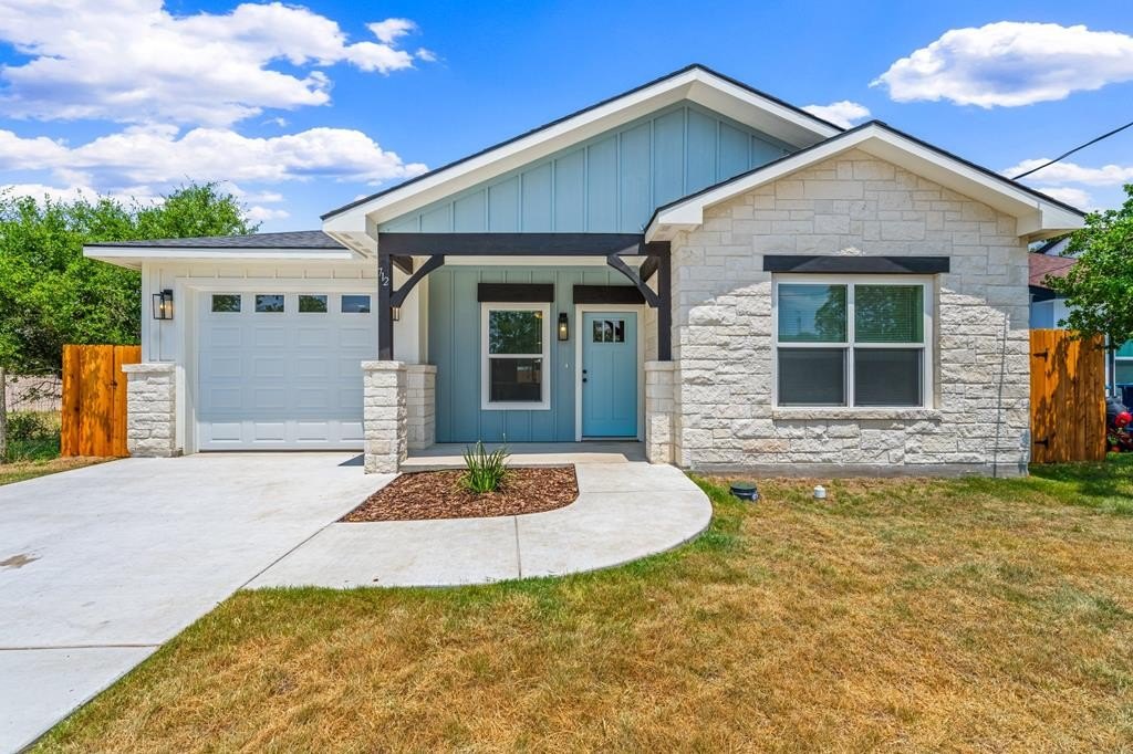 712 Gilmer St, Kerrville, TX 78028, 3 Habitaciones Habitaciones , ,2 BañosBaños,Residential,En Venta,712 Gilmer St,119347