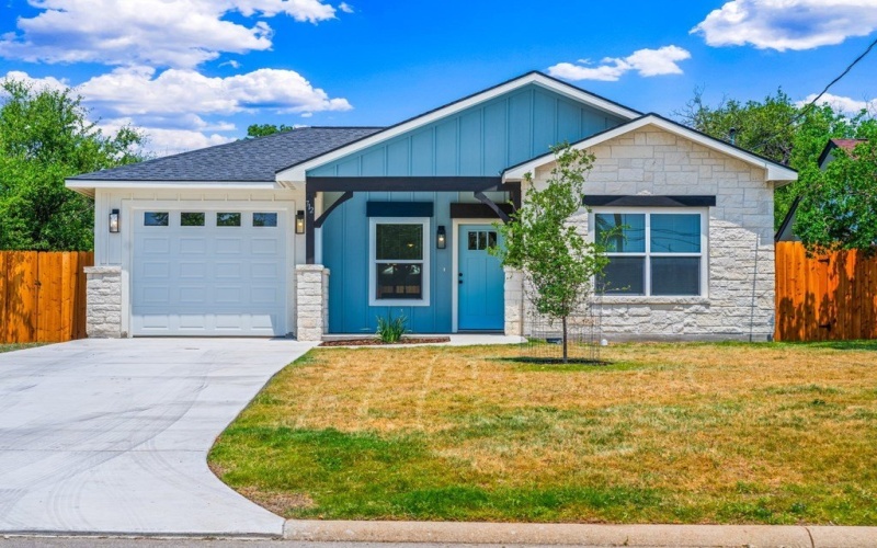 712 Gilmer St, Kerrville, TX 78028, 3 Habitaciones Habitaciones , ,2 BañosBaños,Residential,En Venta,712 Gilmer St,119347