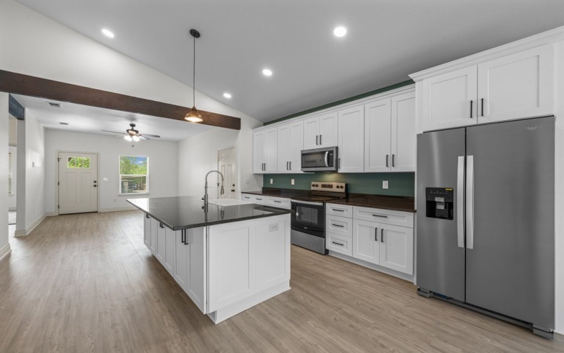 712 Gilmer St, Kerrville, TX 78028, 3 Habitaciones Habitaciones , ,2 BañosBaños,Residential,En Venta,712 Gilmer St,119347