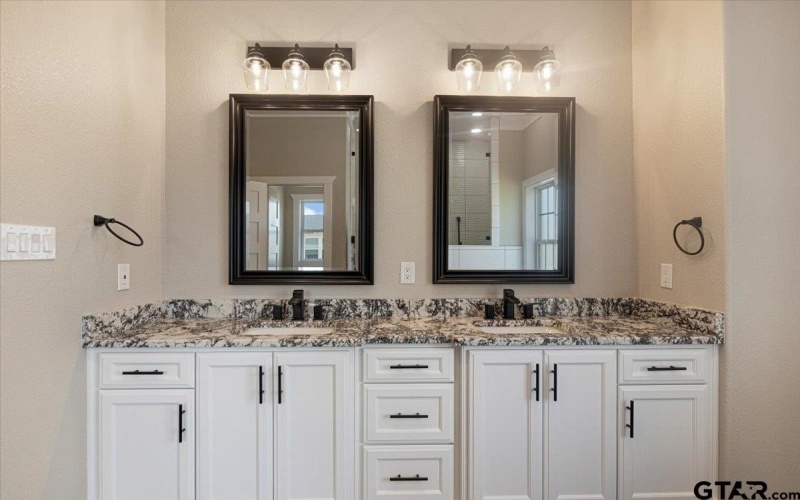 12255 Oak Grove Drive, Tyler, TX 75706, 4 Bedrooms Bedrooms, ,2 BathroomsBathrooms,Residential,For Sale,12255 Oak Grove Drive,25007814