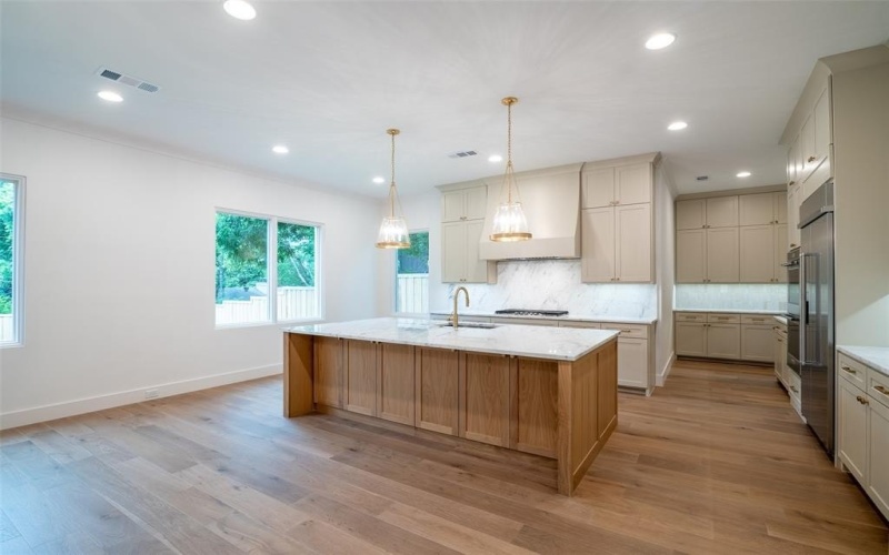 9621 Larchcrest Drive, Dallas, TX 75238, 4 Bedrooms Bedrooms, ,5 BathroomsBathrooms,Residential,For Sale,9621 Larchcrest Drive,20912017
