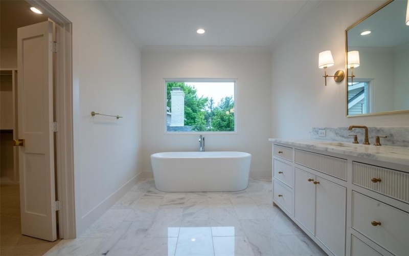 9621 Larchcrest Drive, Dallas, TX 75238, 4 Bedrooms Bedrooms, ,5 BathroomsBathrooms,Residential,For Sale,9621 Larchcrest Drive,20912017