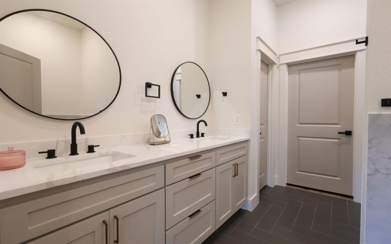 2836 Avenue L, Fort Worth, TX 76105, 4 Bedrooms Bedrooms, ,2 BathroomsBathrooms,Residential,For Sale,2836 Avenue L,20944207