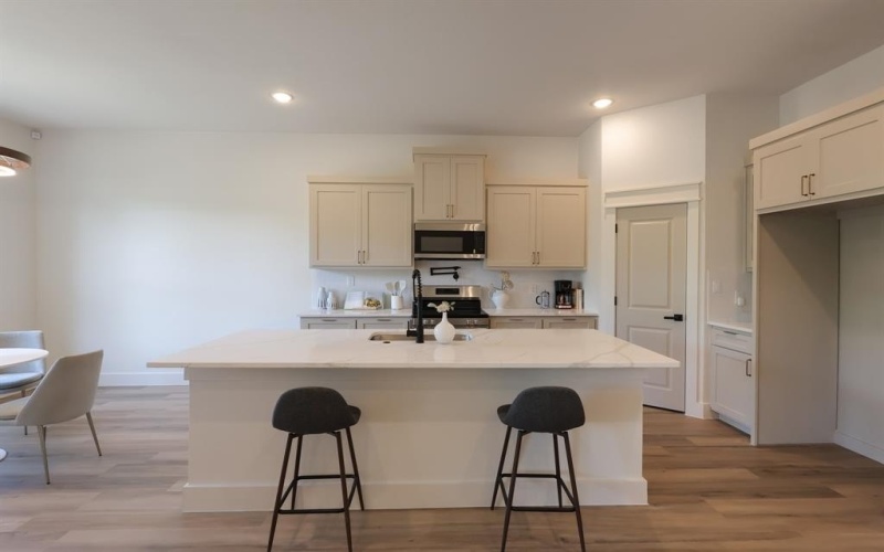 2836 Avenue L, Fort Worth, TX 76105, 4 Bedrooms Bedrooms, ,2 BathroomsBathrooms,Residential,For Sale,2836 Avenue L,20944207