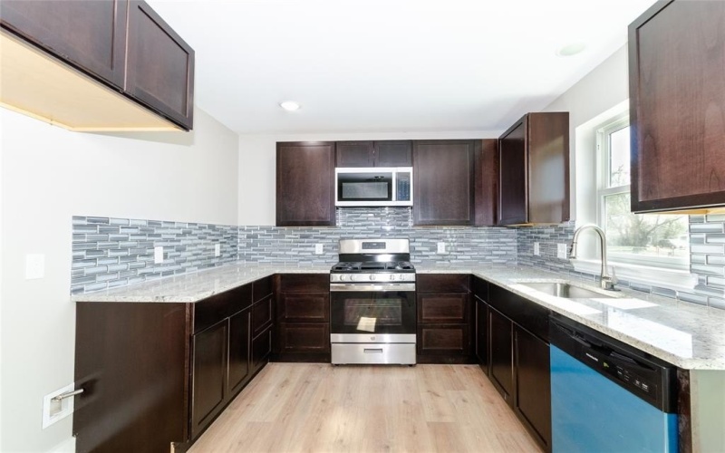 1008 S Throckmorton Street, Sherman, TX 75090, 4 Habitaciones Habitaciones , ,2 BañosBaños,Residential Lease,En Alquiler,1008 S Throckmorton Street,20947243