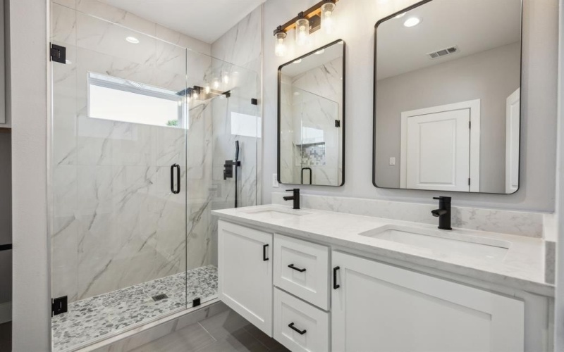 4002 ROBERT L PARISH SR Avenue, Dallas, TX 75210, 3 Bedrooms Bedrooms, ,2 BathroomsBathrooms,Residential,For Sale,4002 ROBERT L PARISH SR Avenue,20944563
