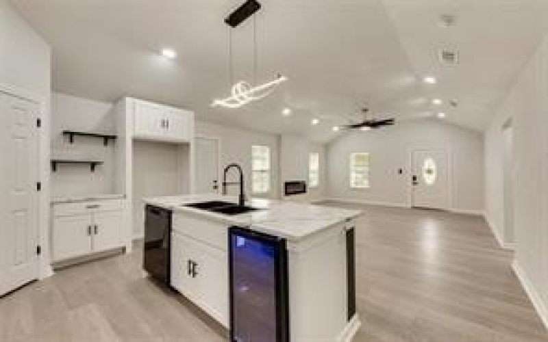 1320 E 3rd Avenue, Corsicana, TX 75110, 4 Habitaciones Habitaciones , ,2 BañosBaños,Residential,En Venta,1320 E 3rd Avenue,20947304