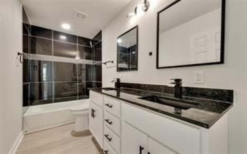 1320 E 3rd Avenue, Corsicana, TX 75110, 4 Habitaciones Habitaciones , ,2 BañosBaños,Residential,En Venta,1320 E 3rd Avenue,20947304