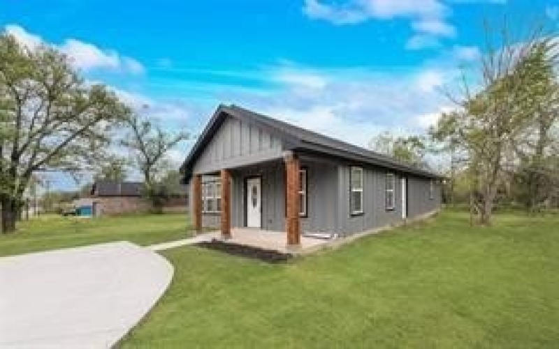 1320 E 3rd Avenue, Corsicana, TX 75110, 4 Habitaciones Habitaciones , ,2 BañosBaños,Residential,En Venta,1320 E 3rd Avenue,20947304