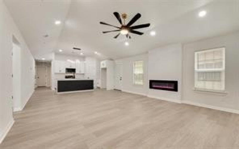 1320 E 3rd Avenue, Corsicana, TX 75110, 4 Habitaciones Habitaciones , ,2 BañosBaños,Residential,En Venta,1320 E 3rd Avenue,20947304