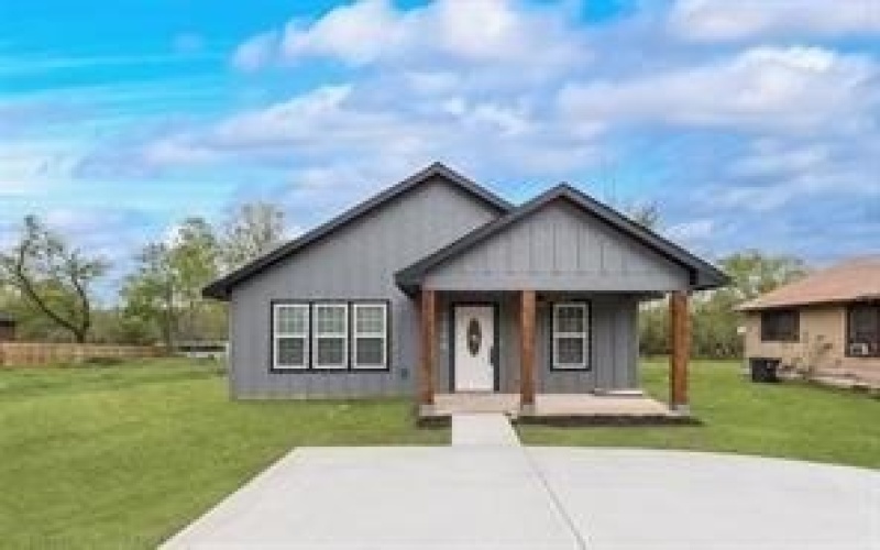 1320 E 3rd Avenue, Corsicana, TX 75110, 4 Habitaciones Habitaciones , ,2 BañosBaños,Residential,En Venta,1320 E 3rd Avenue,20947304