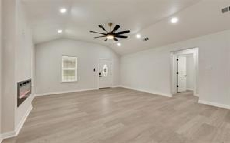 1320 E 3rd Avenue, Corsicana, TX 75110, 4 Habitaciones Habitaciones , ,2 BañosBaños,Residential,En Venta,1320 E 3rd Avenue,20947304