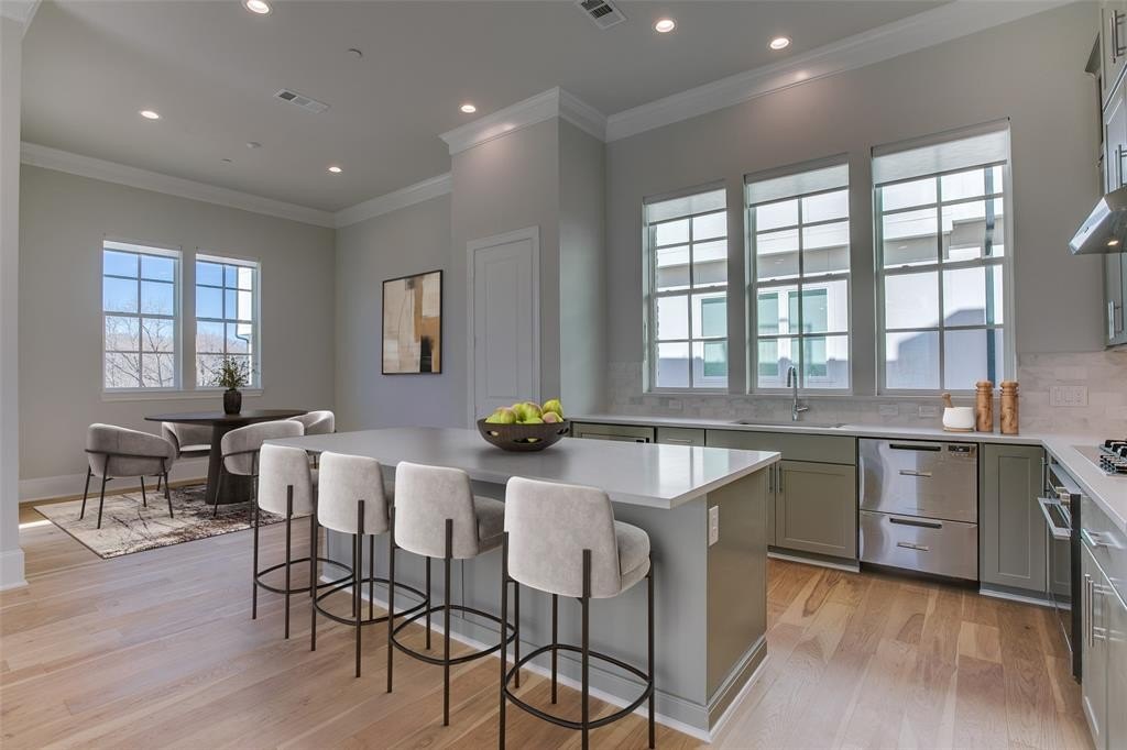 4657 New Water Lane, Dallas, TX 75219, 3 Habitaciones Habitaciones , ,3 BañosBaños,Residential,En Venta,4657 New Water Lane,20945167