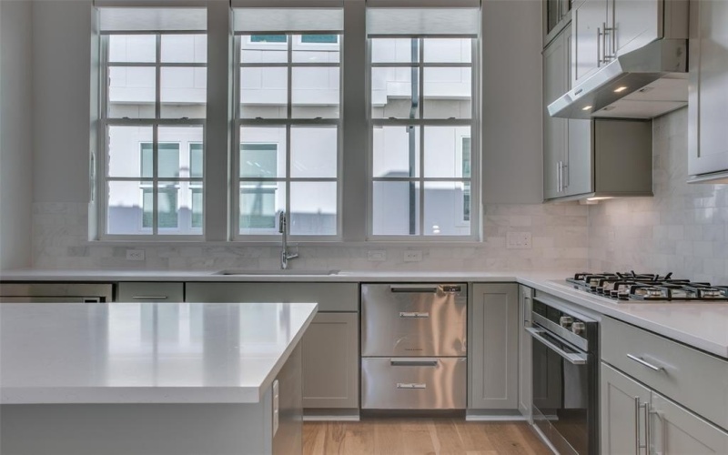 4657 New Water Lane, Dallas, TX 75219, 3 Habitaciones Habitaciones , ,3 BañosBaños,Residential,En Venta,4657 New Water Lane,20945167