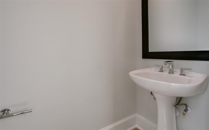 4657 New Water Lane, Dallas, TX 75219, 3 Habitaciones Habitaciones , ,3 BañosBaños,Residential,En Venta,4657 New Water Lane,20945167