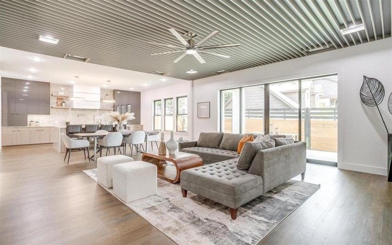 3916 W 5th Street, Fort Worth, TX 76107, 4 Habitaciones Habitaciones , ,3 BañosBaños,Residential,En Venta,3916 W 5th Street,20947416