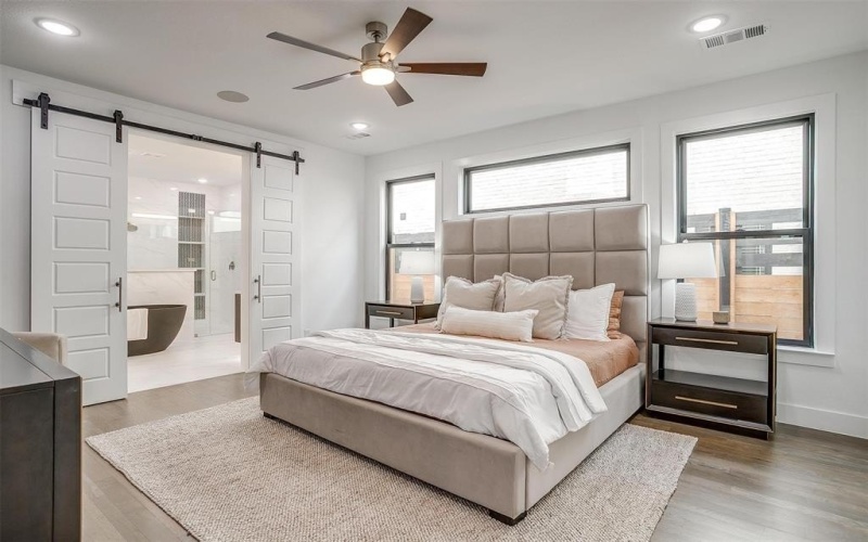 3916 W 5th Street, Fort Worth, TX 76107, 4 Habitaciones Habitaciones , ,3 BañosBaños,Residential,En Venta,3916 W 5th Street,20947416