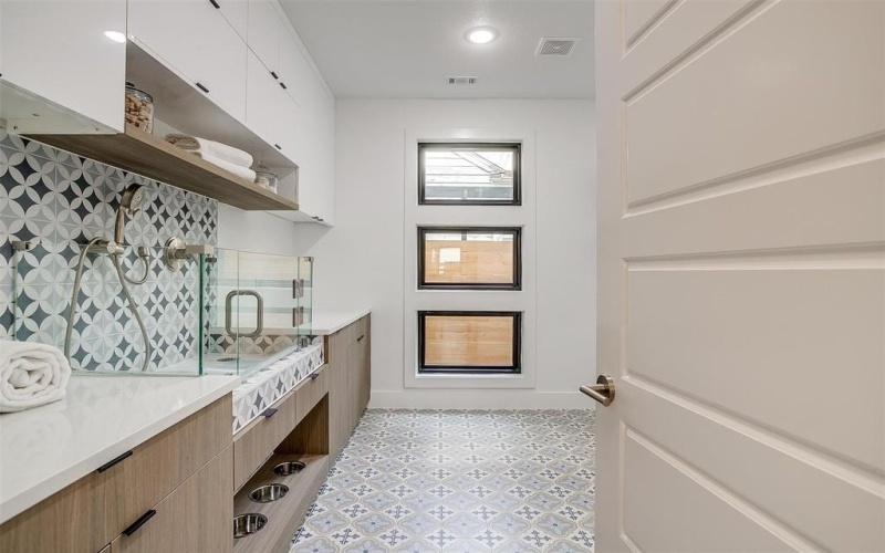 3916 W 5th Street, Fort Worth, TX 76107, 4 Habitaciones Habitaciones , ,3 BañosBaños,Residential,En Venta,3916 W 5th Street,20947416