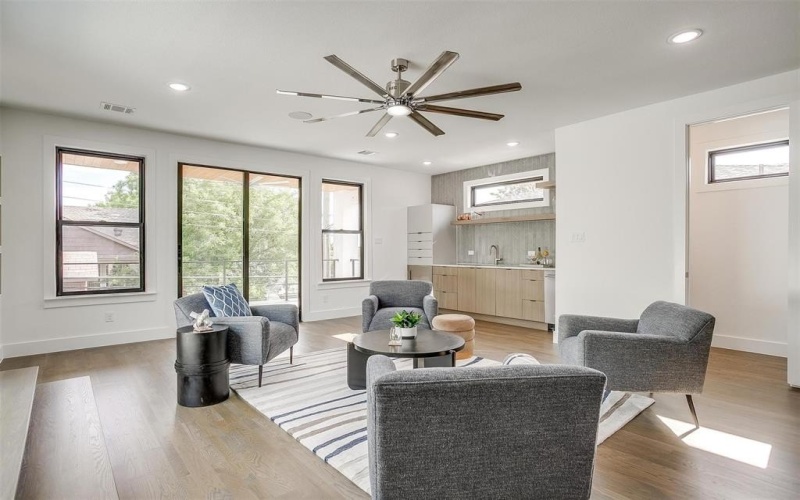 3916 W 5th Street, Fort Worth, TX 76107, 4 Habitaciones Habitaciones , ,3 BañosBaños,Residential,En Venta,3916 W 5th Street,20947416