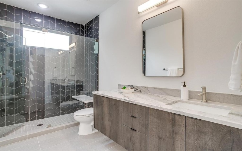 3916 W 5th Street, Fort Worth, TX 76107, 4 Habitaciones Habitaciones , ,3 BañosBaños,Residential,En Venta,3916 W 5th Street,20947416