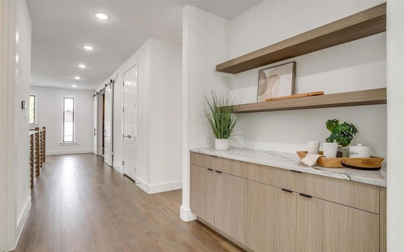 3916 W 5th Street, Fort Worth, TX 76107, 4 Habitaciones Habitaciones , ,3 BañosBaños,Residential,En Venta,3916 W 5th Street,20947416