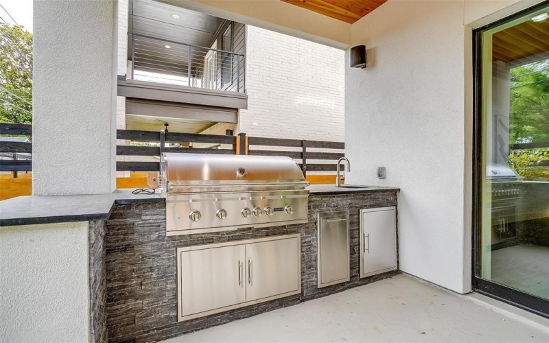 3916 W 5th Street, Fort Worth, TX 76107, 4 Habitaciones Habitaciones , ,3 BañosBaños,Residential,En Venta,3916 W 5th Street,20947416