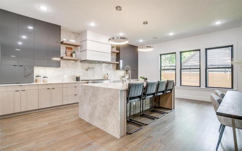 3916 W 5th Street, Fort Worth, TX 76107, 4 Habitaciones Habitaciones , ,3 BañosBaños,Residential,En Venta,3916 W 5th Street,20947416