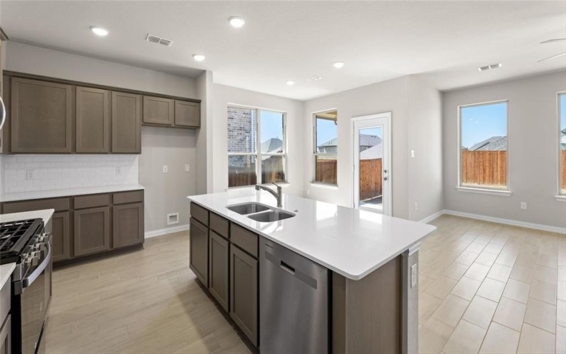 1109 Rushing Court, Aubrey, TX 76227, 3 Habitaciones Habitaciones , ,2 BañosBaños,Residential,En Venta,1109 Rushing Court,20947474