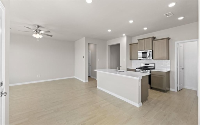 1109 Rushing Court, Aubrey, TX 76227, 3 Habitaciones Habitaciones , ,2 BañosBaños,Residential,En Venta,1109 Rushing Court,20947474