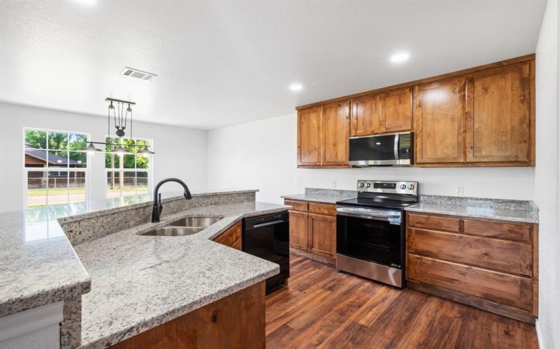 1105 SE 14th Street, Mineral Wells, TX 76067, 3 Bedrooms Bedrooms, ,2 BathroomsBathrooms,Residential,For Sale,1105 SE 14th Street,20947255