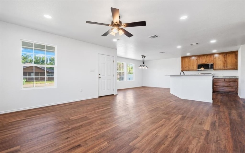 1105 SE 14th Street, Mineral Wells, TX 76067, 3 Bedrooms Bedrooms, ,2 BathroomsBathrooms,Residential,For Sale,1105 SE 14th Street,20947255