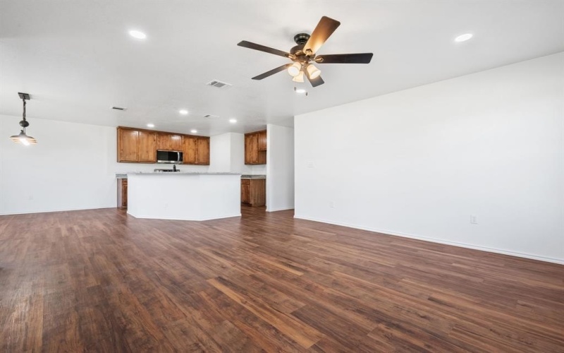 1105 SE 14th Street, Mineral Wells, TX 76067, 3 Bedrooms Bedrooms, ,2 BathroomsBathrooms,Residential,For Sale,1105 SE 14th Street,20947255