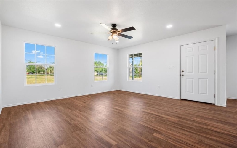 1105 SE 14th Street, Mineral Wells, TX 76067, 3 Bedrooms Bedrooms, ,2 BathroomsBathrooms,Residential,For Sale,1105 SE 14th Street,20947255