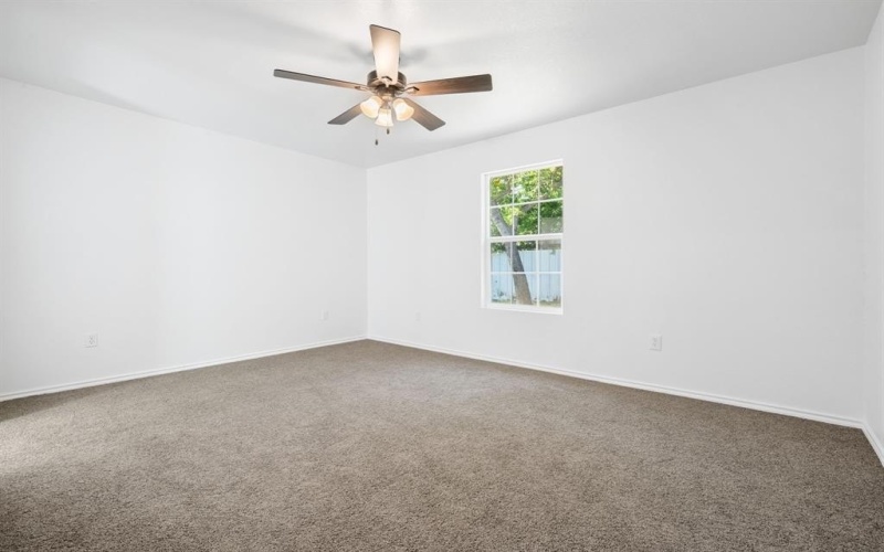 1105 SE 14th Street, Mineral Wells, TX 76067, 3 Bedrooms Bedrooms, ,2 BathroomsBathrooms,Residential,For Sale,1105 SE 14th Street,20947255