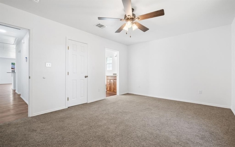 1105 SE 14th Street, Mineral Wells, TX 76067, 3 Bedrooms Bedrooms, ,2 BathroomsBathrooms,Residential,For Sale,1105 SE 14th Street,20947255