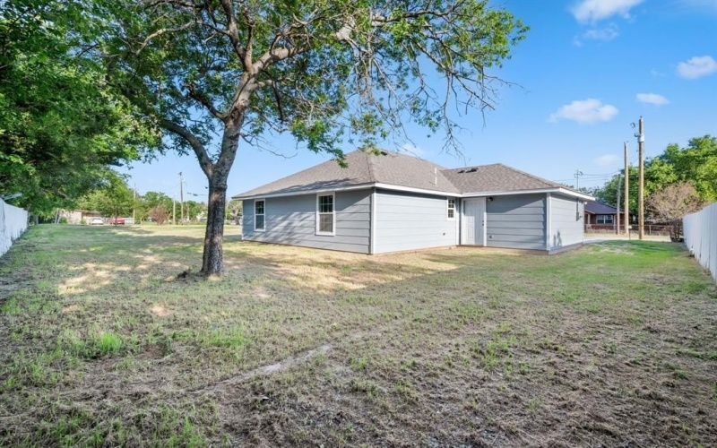 1105 SE 14th Street, Mineral Wells, TX 76067, 3 Bedrooms Bedrooms, ,2 BathroomsBathrooms,Residential,For Sale,1105 SE 14th Street,20947255