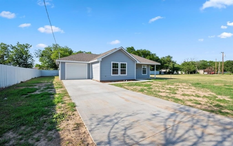 1105 SE 14th Street, Mineral Wells, TX 76067, 3 Bedrooms Bedrooms, ,2 BathroomsBathrooms,Residential,For Sale,1105 SE 14th Street,20947255