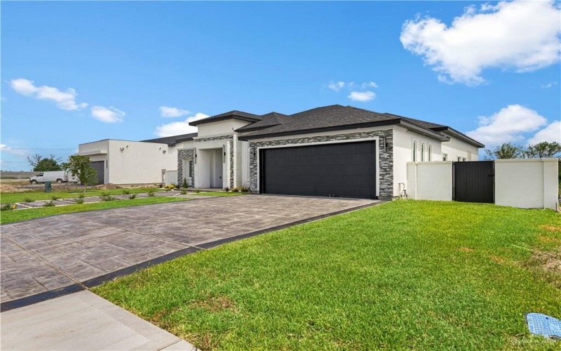 2313 Trinity Avenue, McAllen, TX 78504, 4 Bedrooms Bedrooms, ,3 BathroomsBathrooms,Residential,For Sale,2313 Trinity Avenue,472145