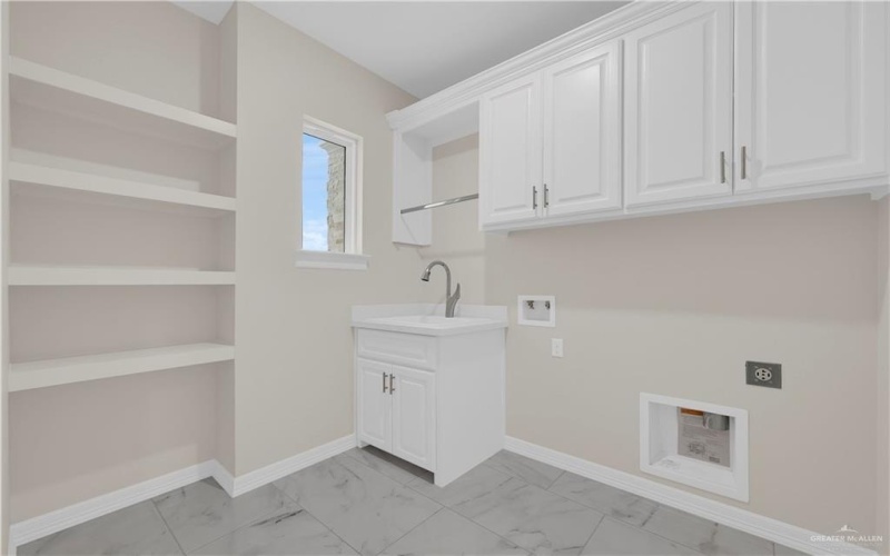 3007 S Livingston Street, Edinburg, TX 78542, 4 Bedrooms Bedrooms, ,3 BathroomsBathrooms,Residential,For Sale,3007 S Livingston Street,472032