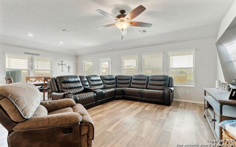 2946 Daisy Meadow, New Braunfels, TX 78130, 4 Bedrooms Bedrooms, ,3 BathroomsBathrooms,Residential,For Sale,2946 Daisy Meadow,1870400