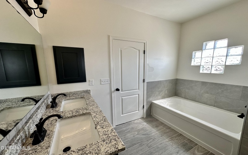 14649 Tierra Oviedo Avenue, El Paso, TX 79938, 4 Habitaciones Habitaciones , ,2 BañosBaños,Residential,En Venta,14649 Tierra Oviedo Avenue,913487